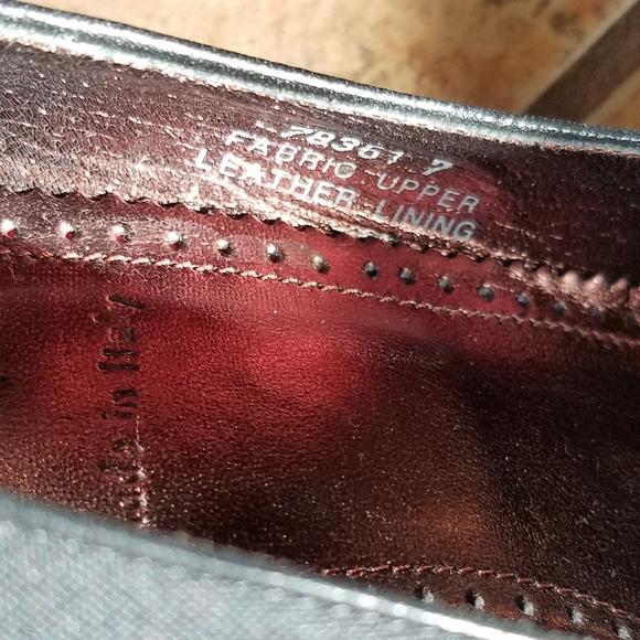 J Crew black heels with tortoise shell adornment - Picture 7 of 9